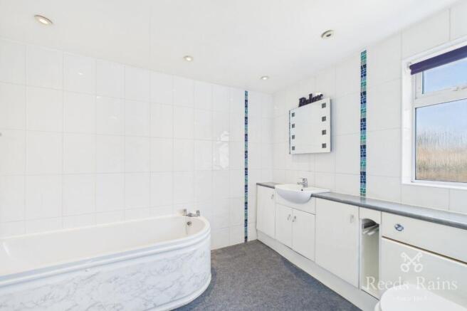 3 bed Semi-Detached to rent Image 10