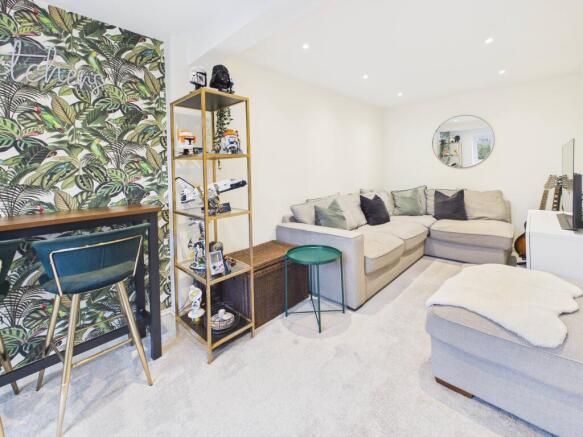 cam04425g0pr0349still007