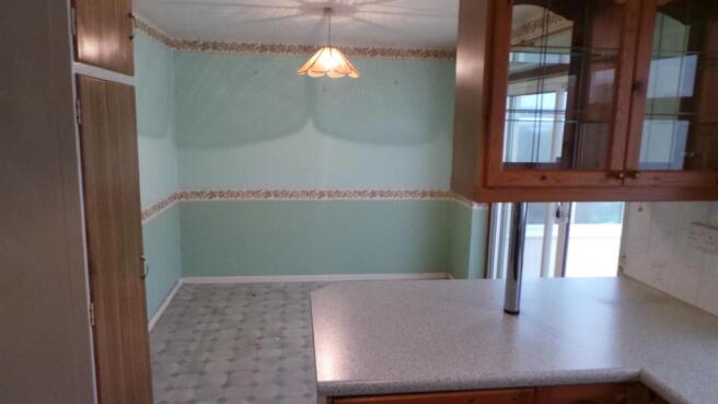KITCHEN/DINING ROOM