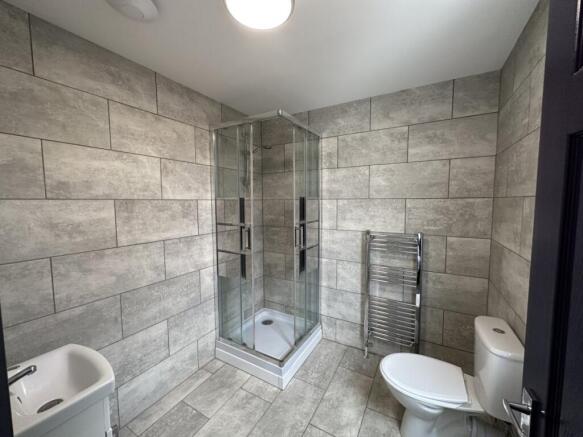 1 bed House Share to rent Image 6