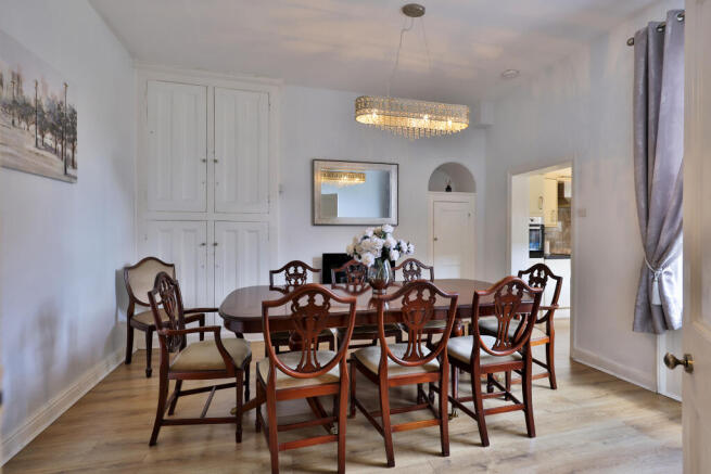 4 bed House for sale Image 4