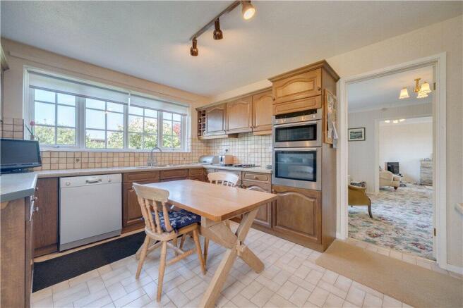 4 bed Detached for sale Image 9