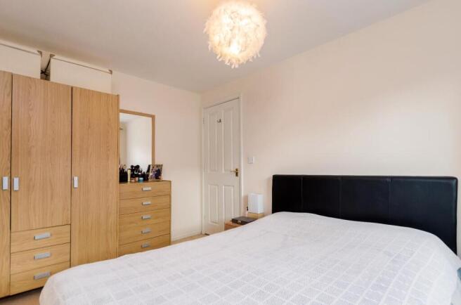 2 bed Terraced to rent Image 6