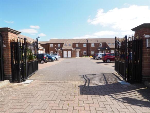 Secure Electric Gated Entrance 490