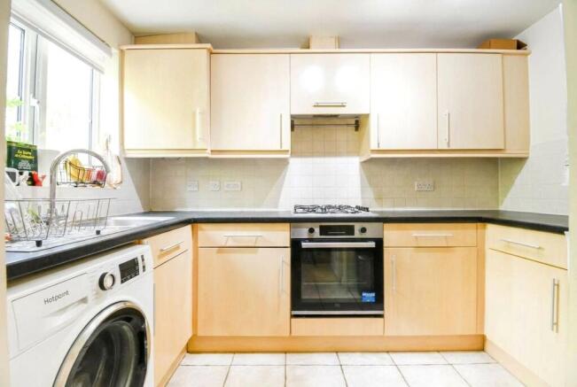 Yeomanry Close, Thatcham, Berkshire, RG19 photo 4