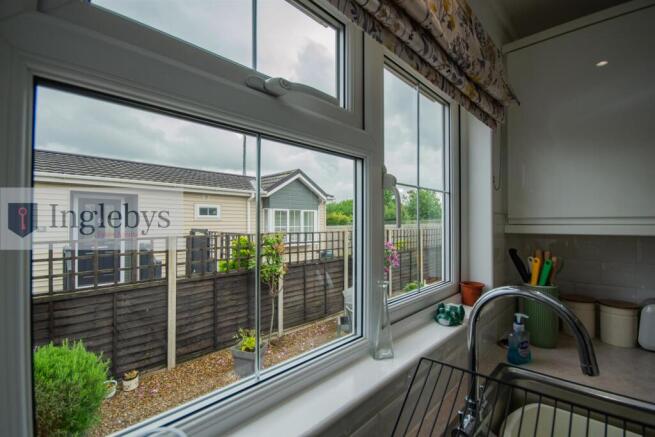 2 bed Park Home for sale Image 10