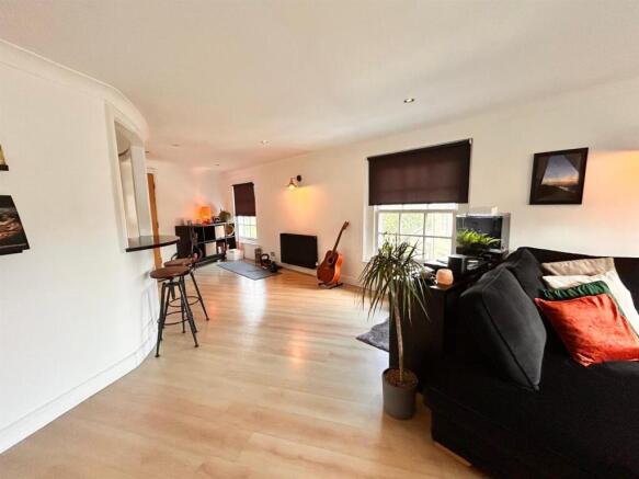 2 bed Apartment for sale Image 7