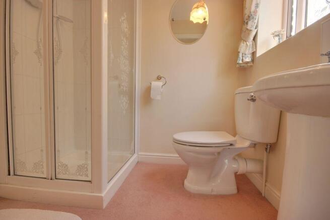 Ensuite to Bed 1
