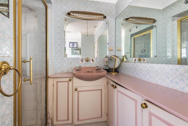 Shower Room.jpg