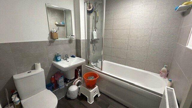 2 bed Apartment to rent Image 4