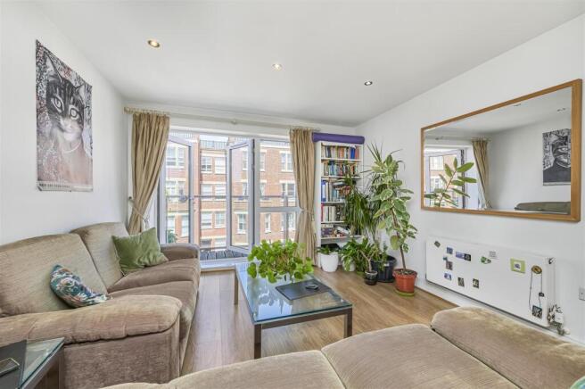 Eden_Harper_-_Drapers_Court__Kingsway_Square__SW11