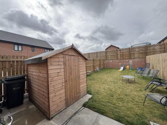 2 bed House to rent Image 8