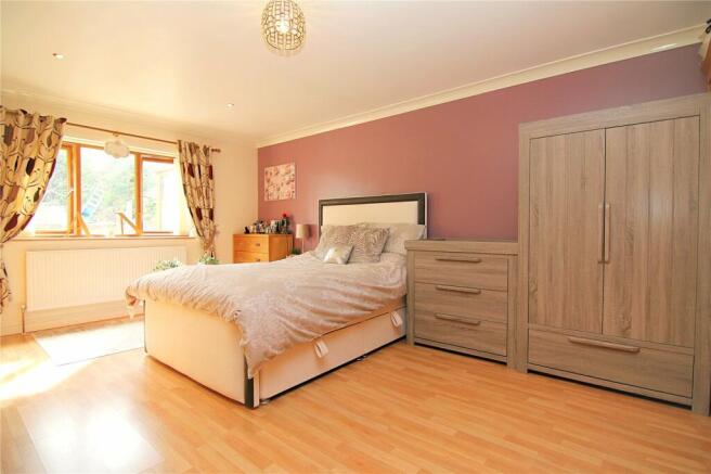 5 bed Detached for sale Image 6
