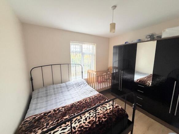 3 bed Semi-Detached for sale Image 6