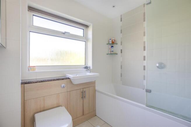 24 Curlew Close, HP13 5JY-5.jpg
