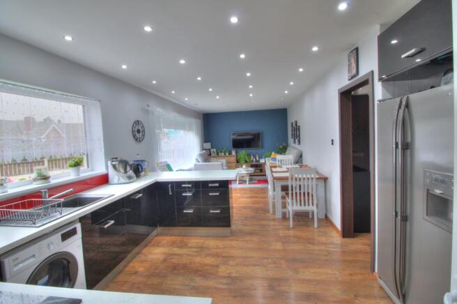 Kitchen & Living area (28f long approximately)