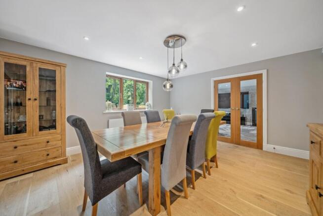 6 bed Detached for sale Image 9