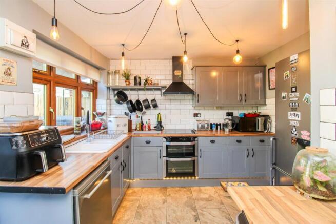 KITCHEN DINER