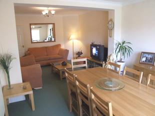 LOUNGE/DINER