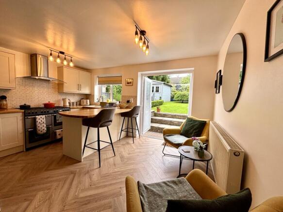 3 bed Semi-Detached for sale Image 7