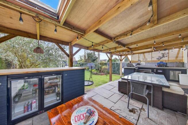 Harborough Road North, Kingsthorpe - With Additional One Bedroom Annexe – další