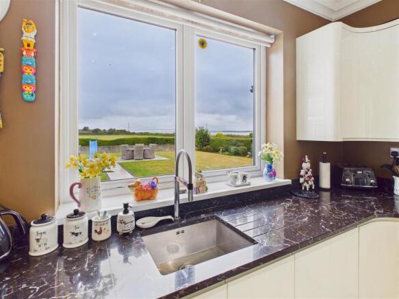 3 bed Detached Bungalow for sale Image 7