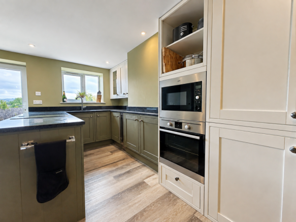 2 bed Terraced for sale Image 7