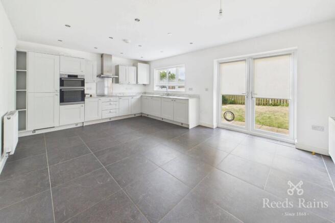 4 bed Detached for sale Image 6