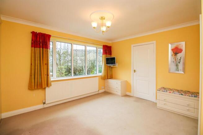 3 bed Detached Bungalow for sale Image 11