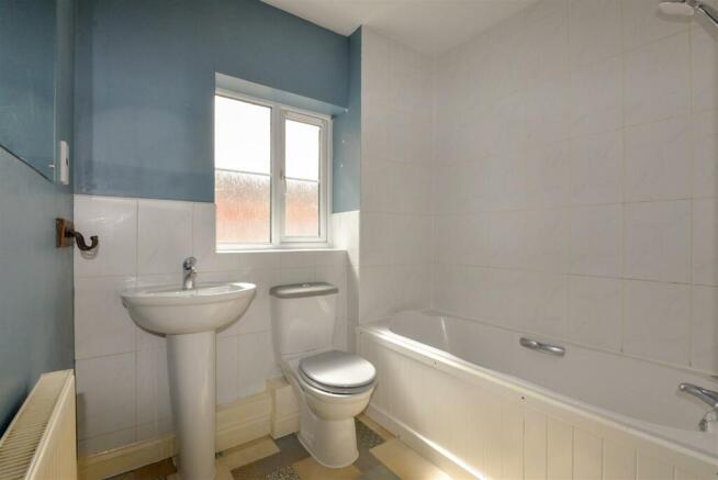 Bathroom1 .jpg