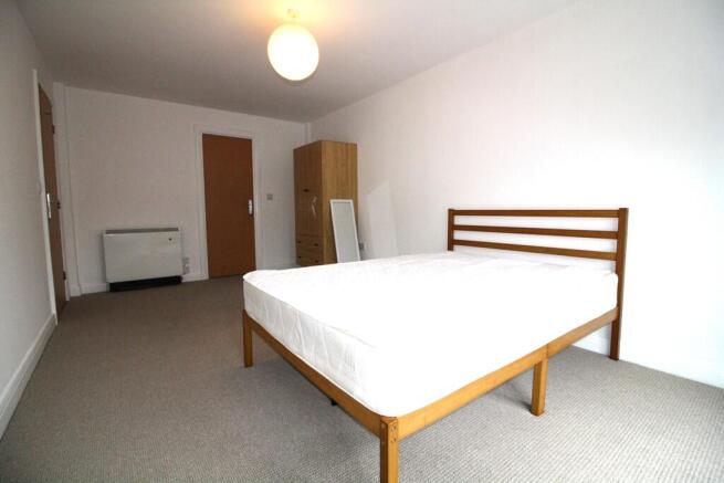3 bed Apartment to rent Image 6