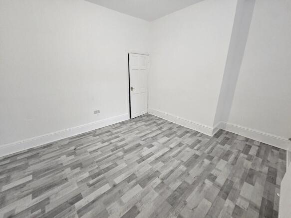 2 bed Terraced to rent Image 4