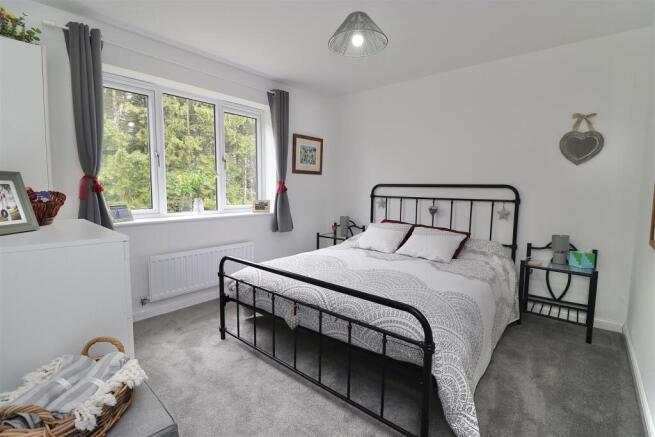 4 bed Detached for sale Image 11