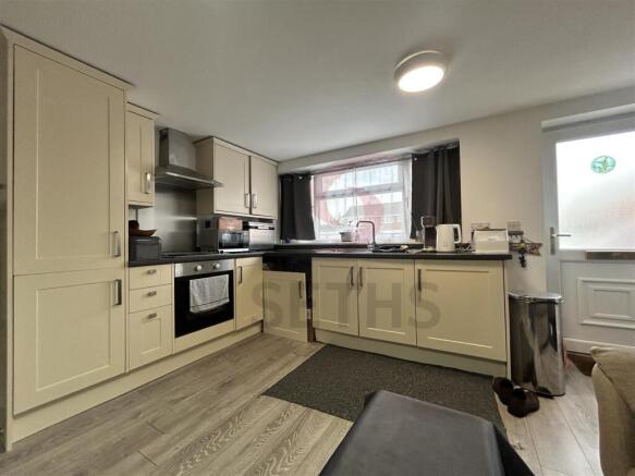 Lounge/Kitchen