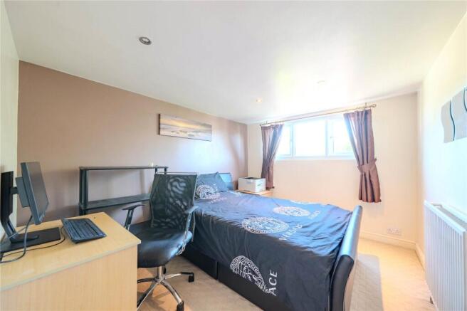 6 bed Semi-Detached for sale Image 7