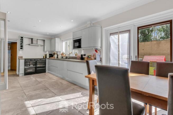 4 bed Detached for sale Image 5