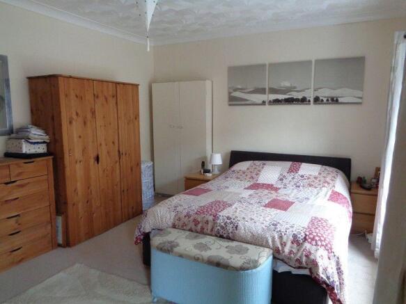 Bedroom 1 (FRONT)