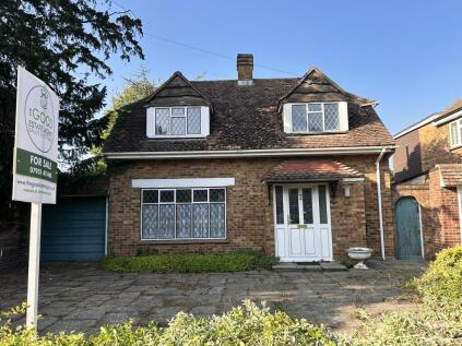 Vereker Drive, Sunbury-on-Thames, TW16