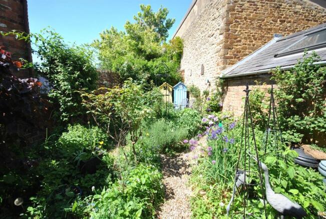10099garden.JPG