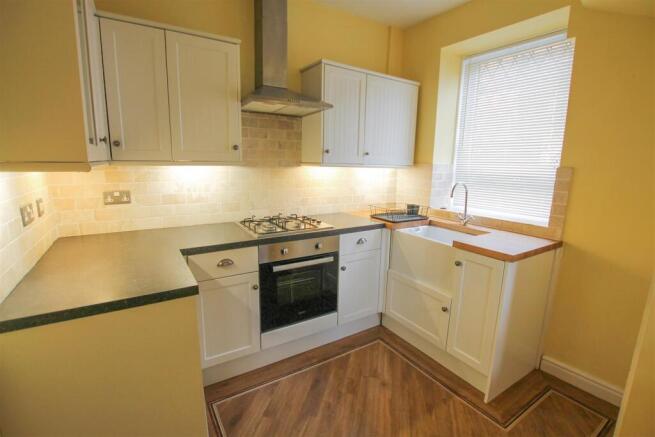 3 bed End of Terrace to rent Image 4