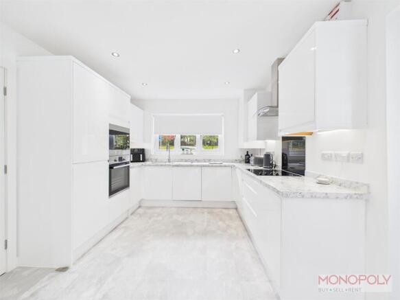 KITCHEN/ DINING ROOM