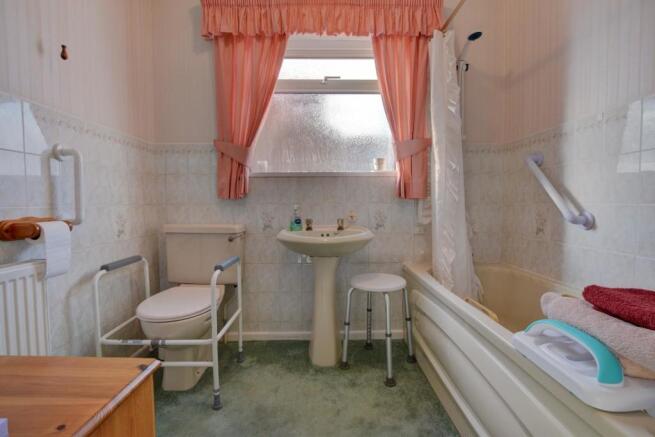 Bathroom - 2.jpg