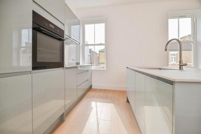 2 bed Flat for sale Image 5
