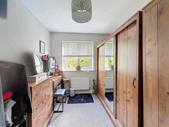 4 bed Semi-Detached for sale Image 12