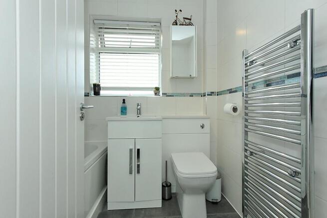 Lon-Bathroom.jpg
