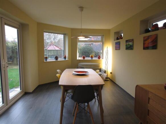 Living / Dining Area