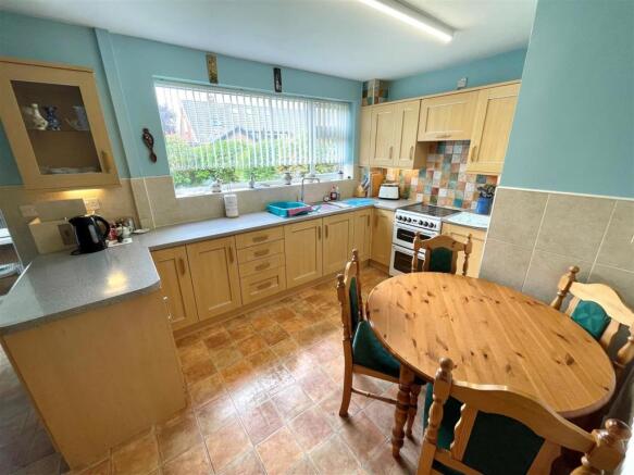 kitchen 2.jpg