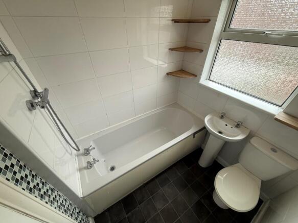 3 bed Terraced to rent Image 10