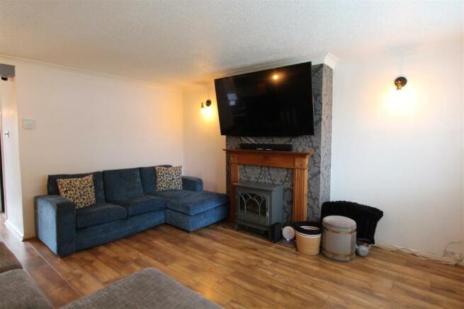 Lounge 1.JPG
