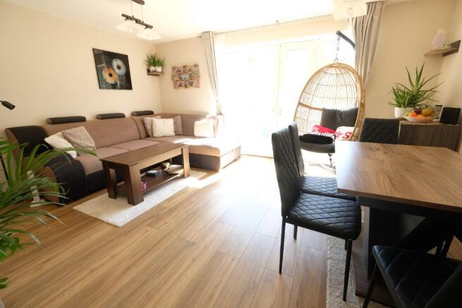 SITTING/DINING ROOM